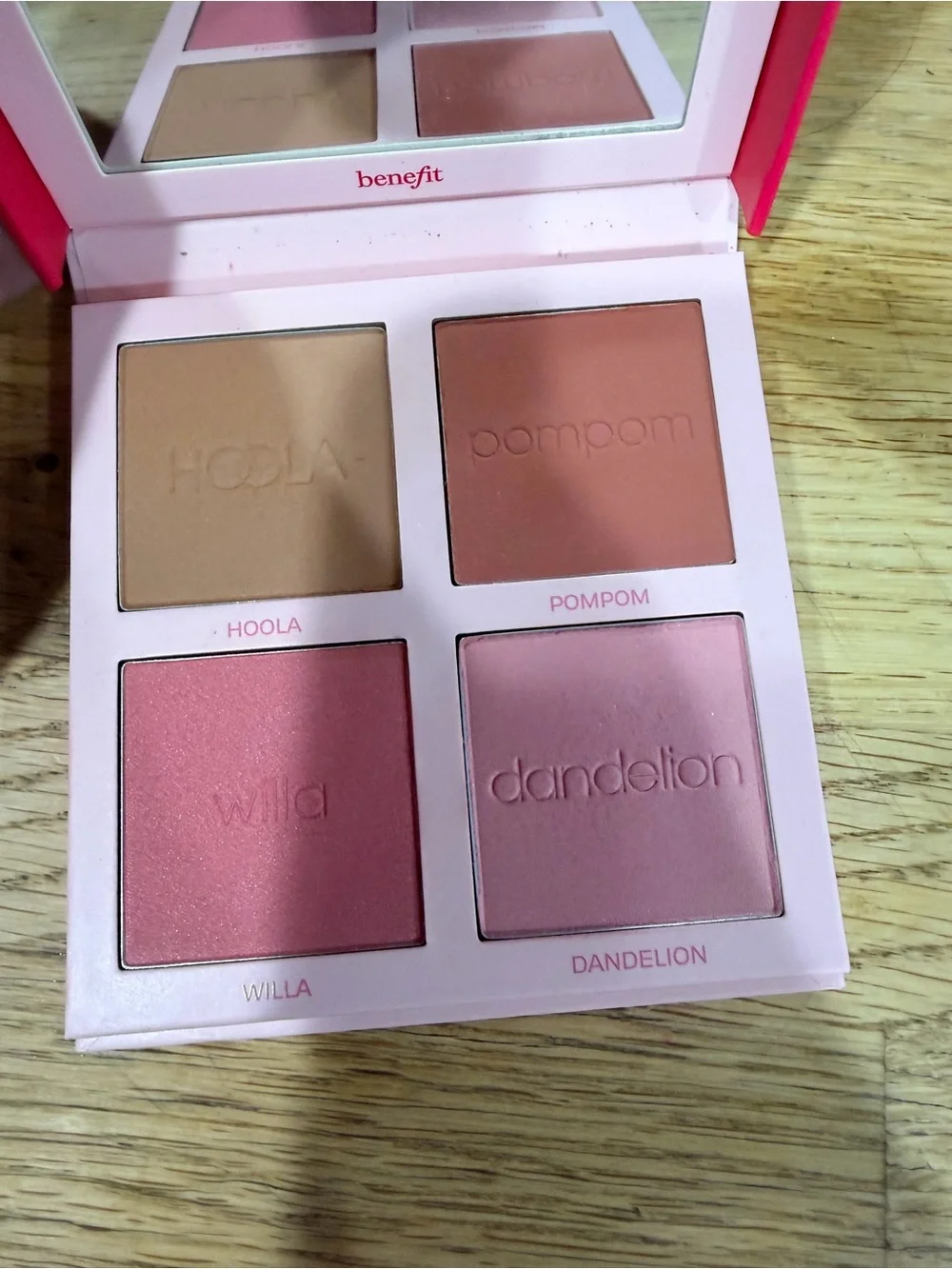Benefit decorative compact